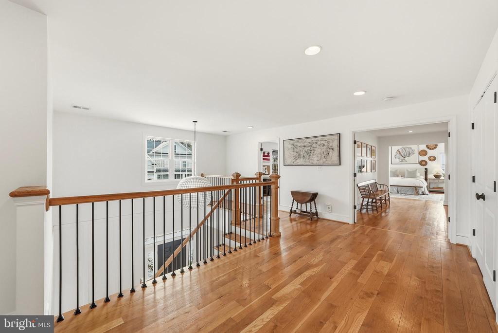370 HOLMES DRIVE NW