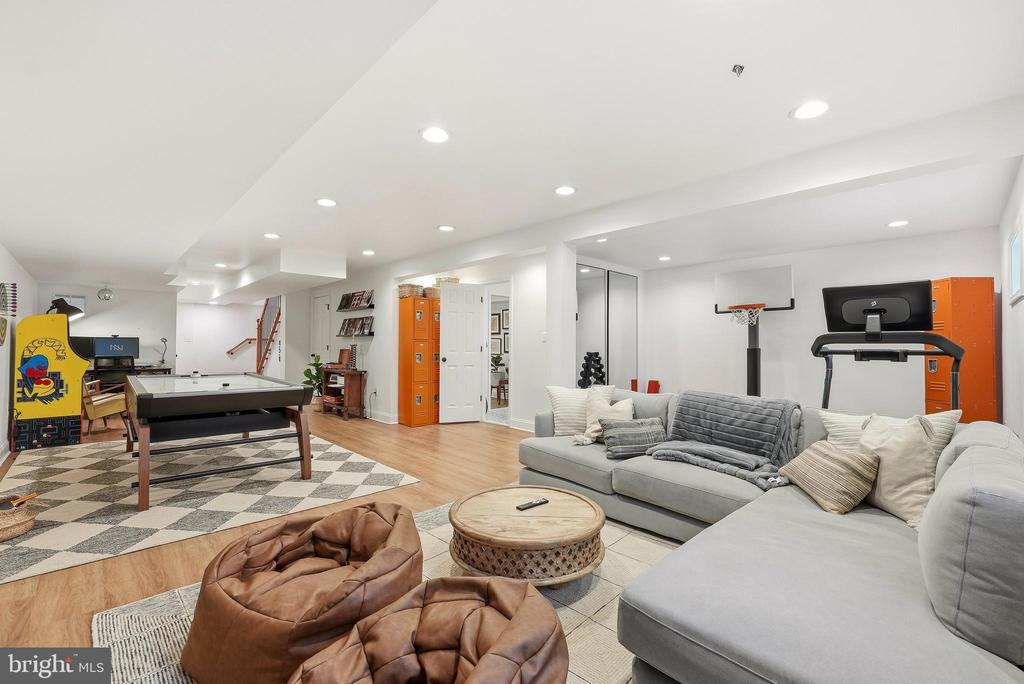370 HOLMES DRIVE NW