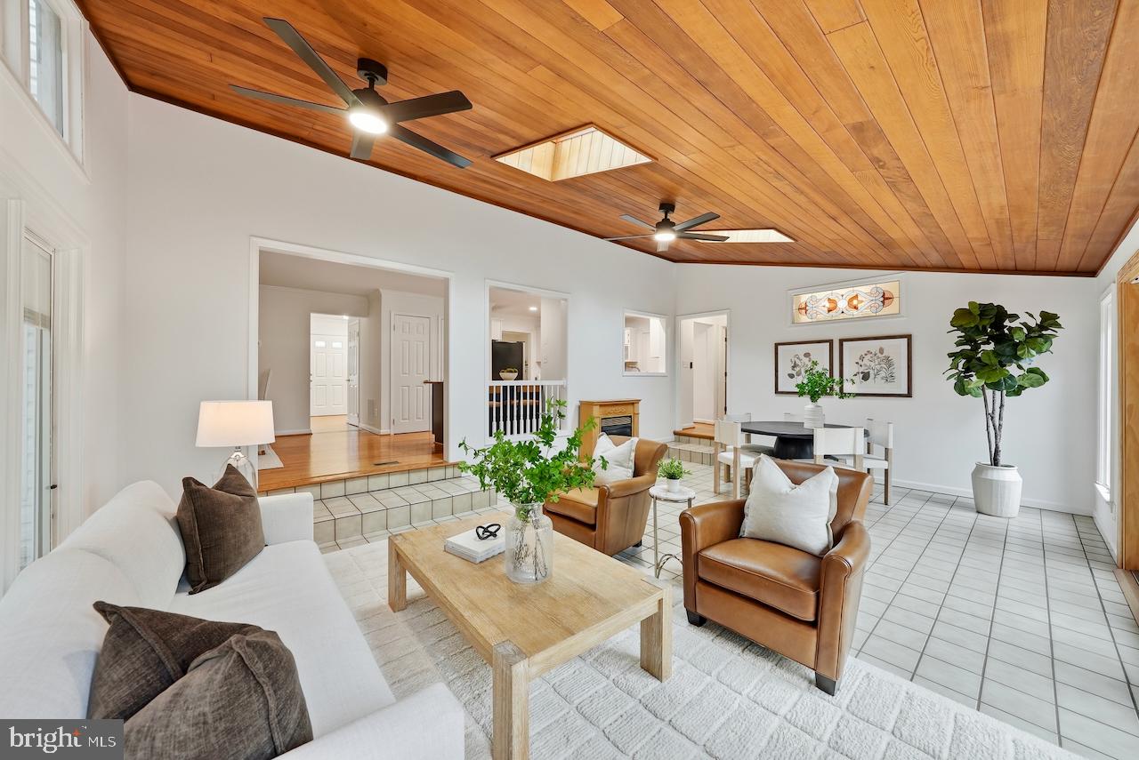 12615 HERITAGE FARM LANE