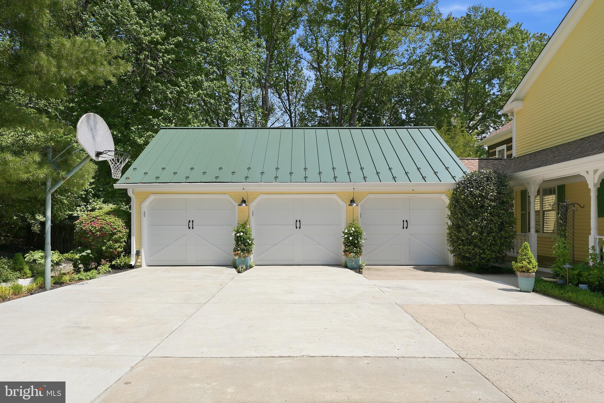 10204 YELLOW PINE DRIVE