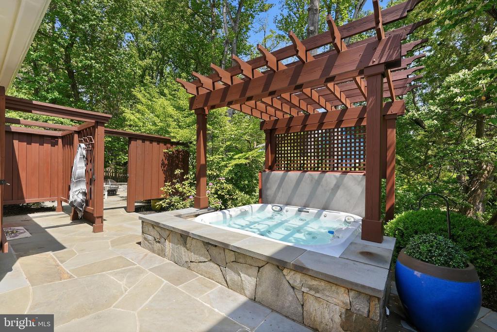 10204 YELLOW PINE DRIVE