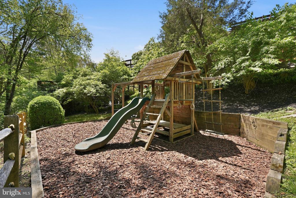 10204 YELLOW PINE DRIVE