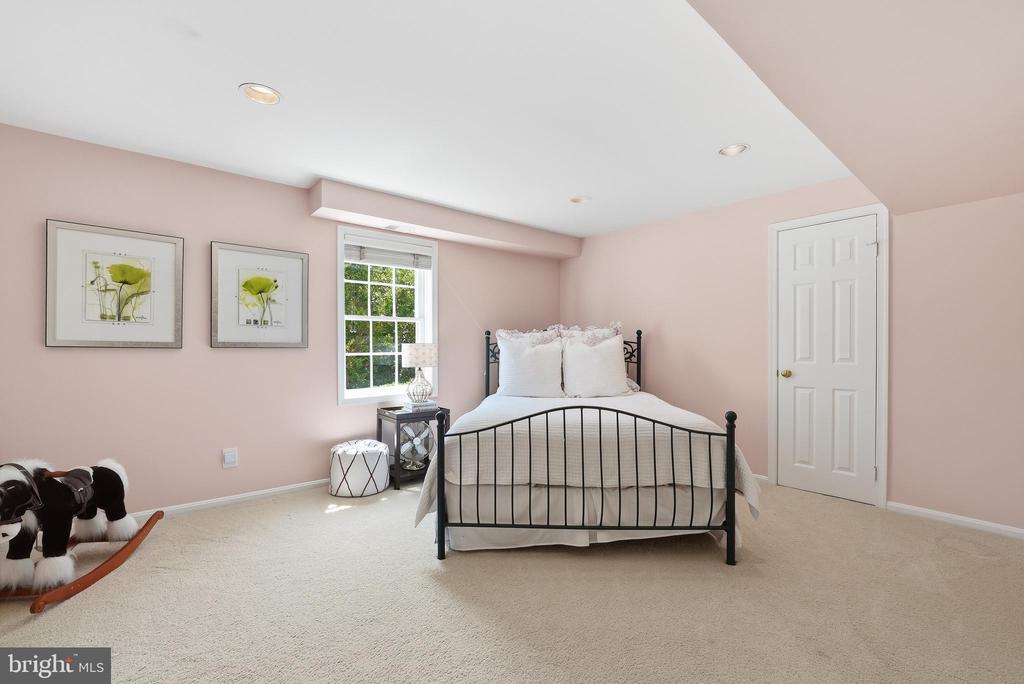 10204 YELLOW PINE DRIVE
