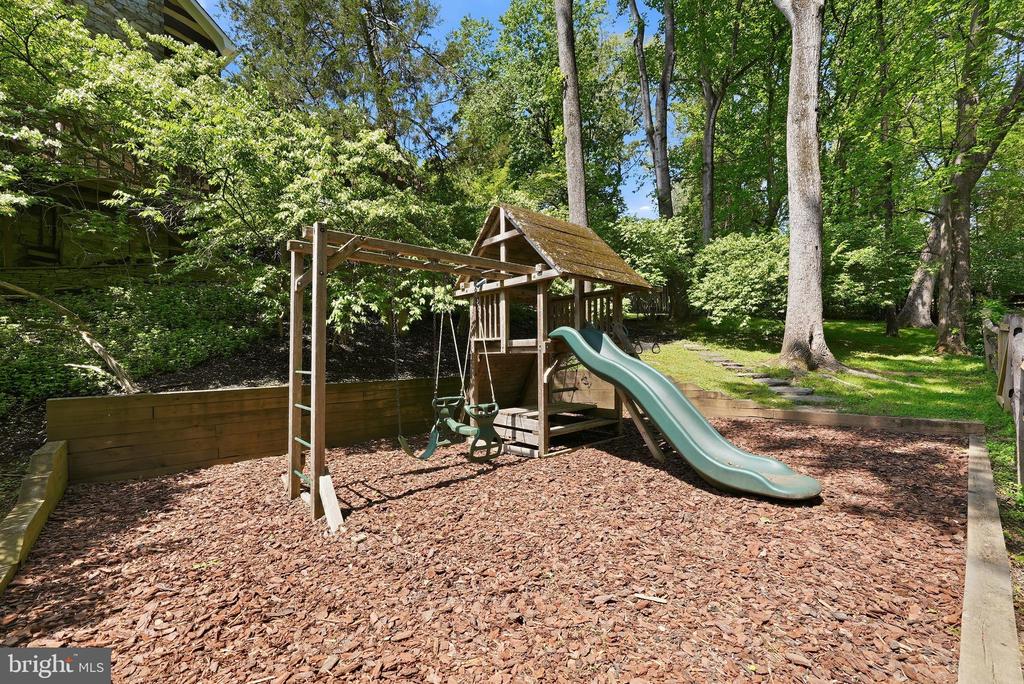10204 YELLOW PINE DRIVE