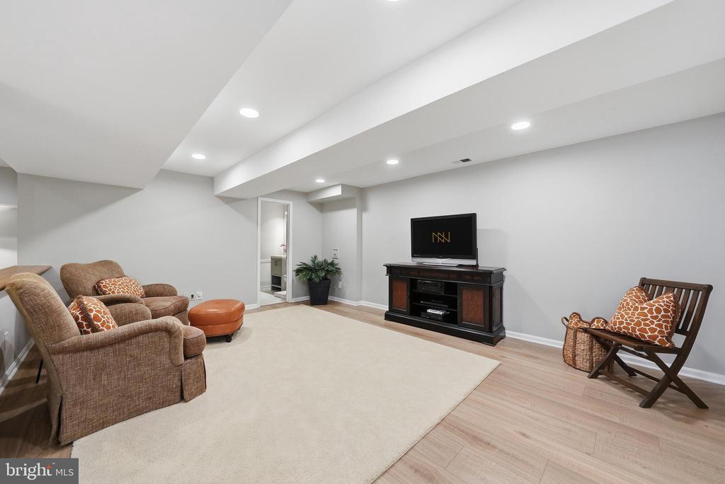 10204 YELLOW PINE DRIVE