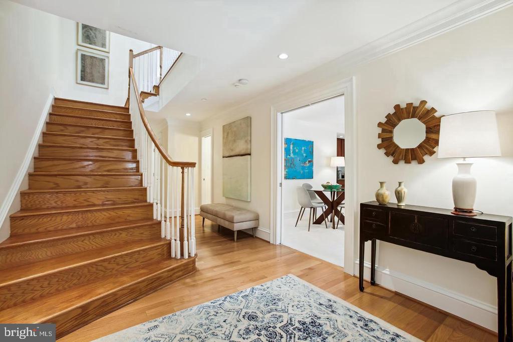 7022 LITTLE LEAF LINDEN LANE