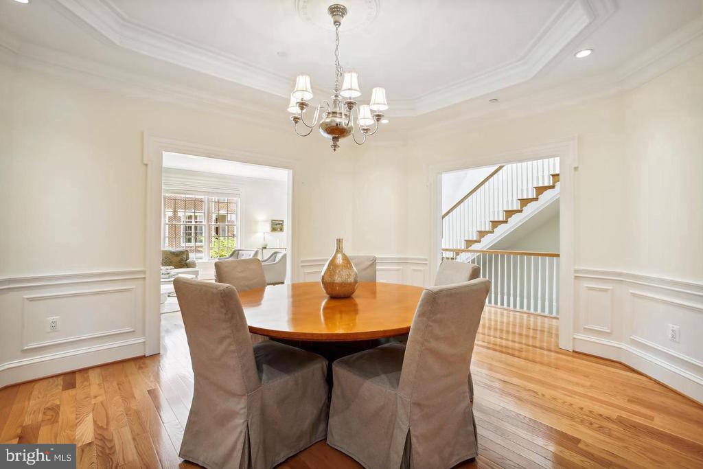7022 LITTLE LEAF LINDEN LANE
