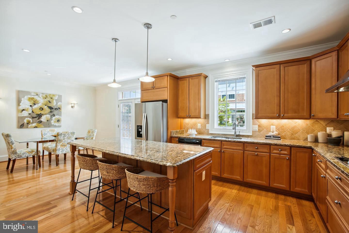 7022 LITTLE LEAF LINDEN LANE