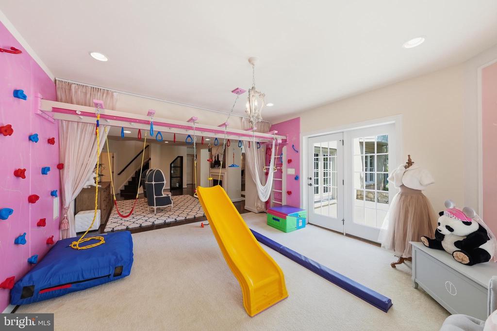 9842 CORSINI COURT