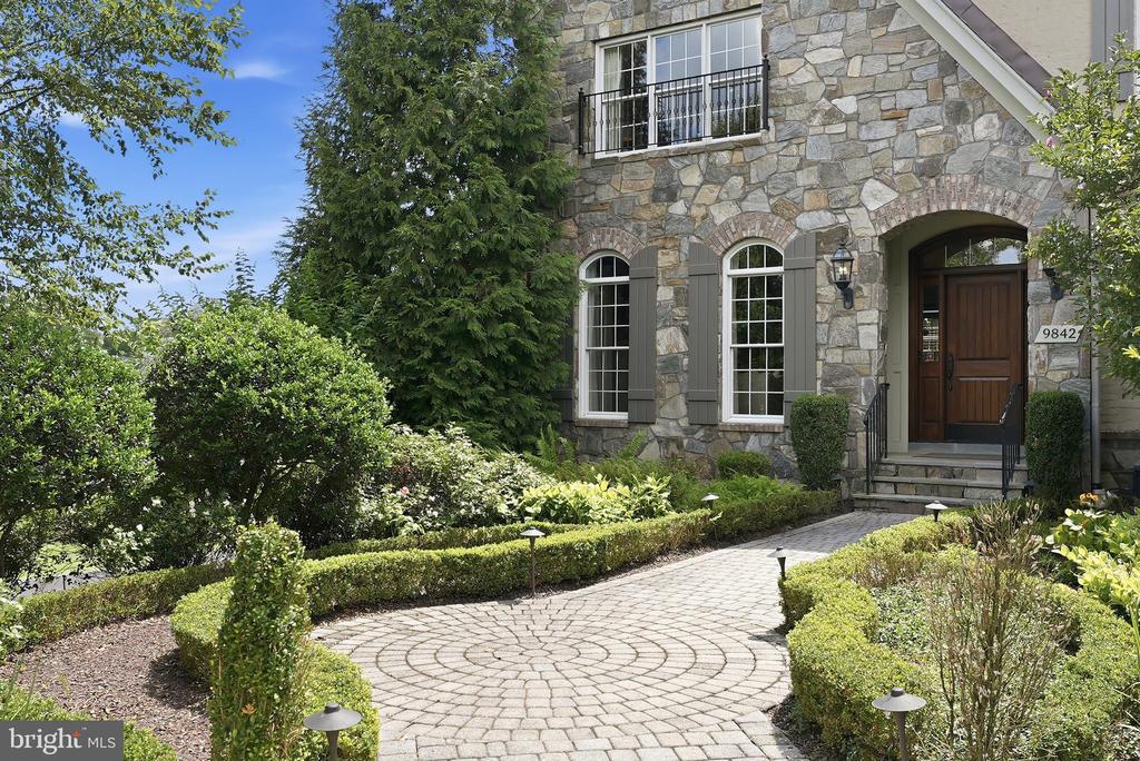 9842 CORSINI COURT