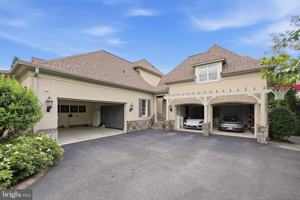 9842 CORSINI COURT