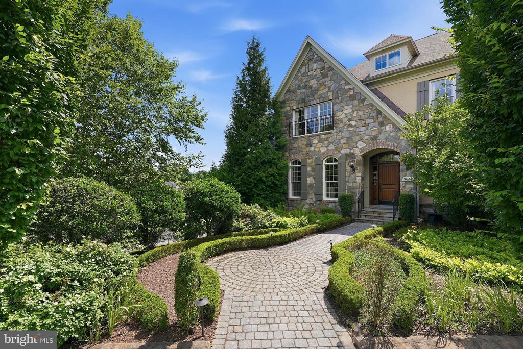 9842 CORSINI COURT