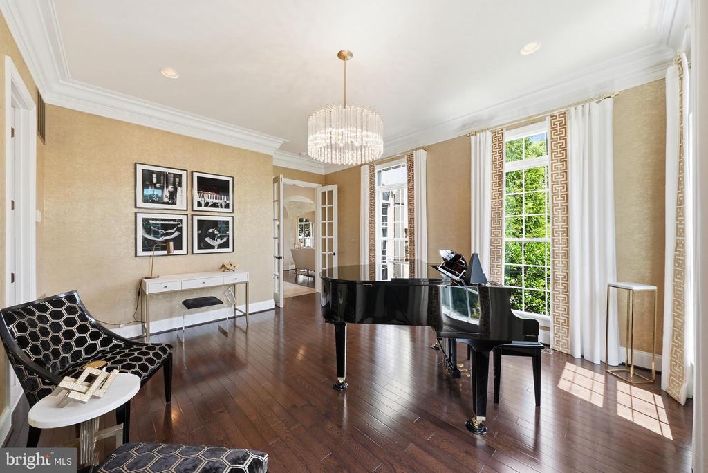 9842 CORSINI COURT