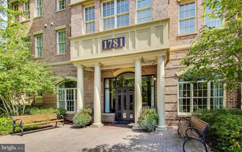 1781 CHAIN BRIDGE ROAD Unit: 101