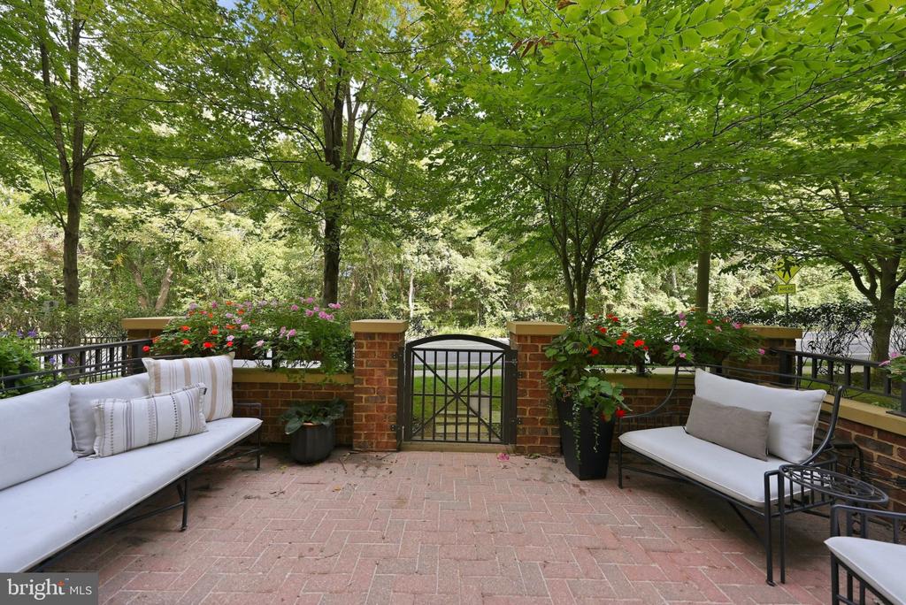 1781 CHAIN BRIDGE ROAD Unit: 101