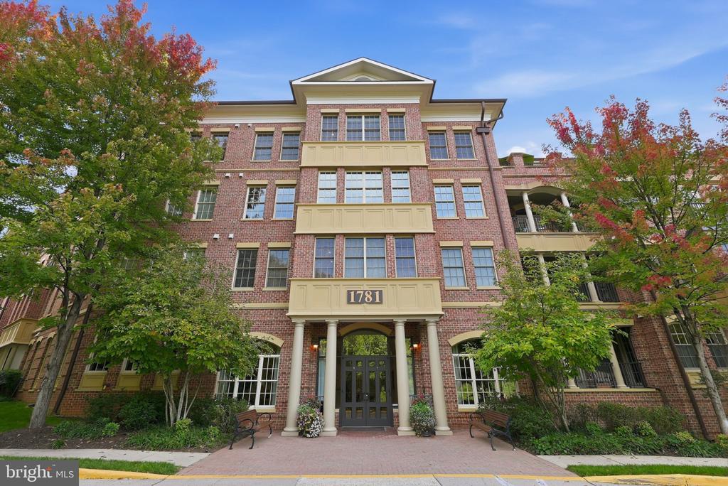 1781 CHAIN BRIDGE ROAD Unit: 101