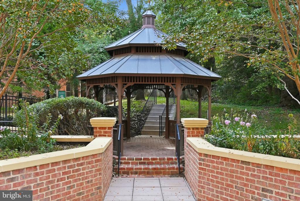 1781 CHAIN BRIDGE ROAD Unit: 101