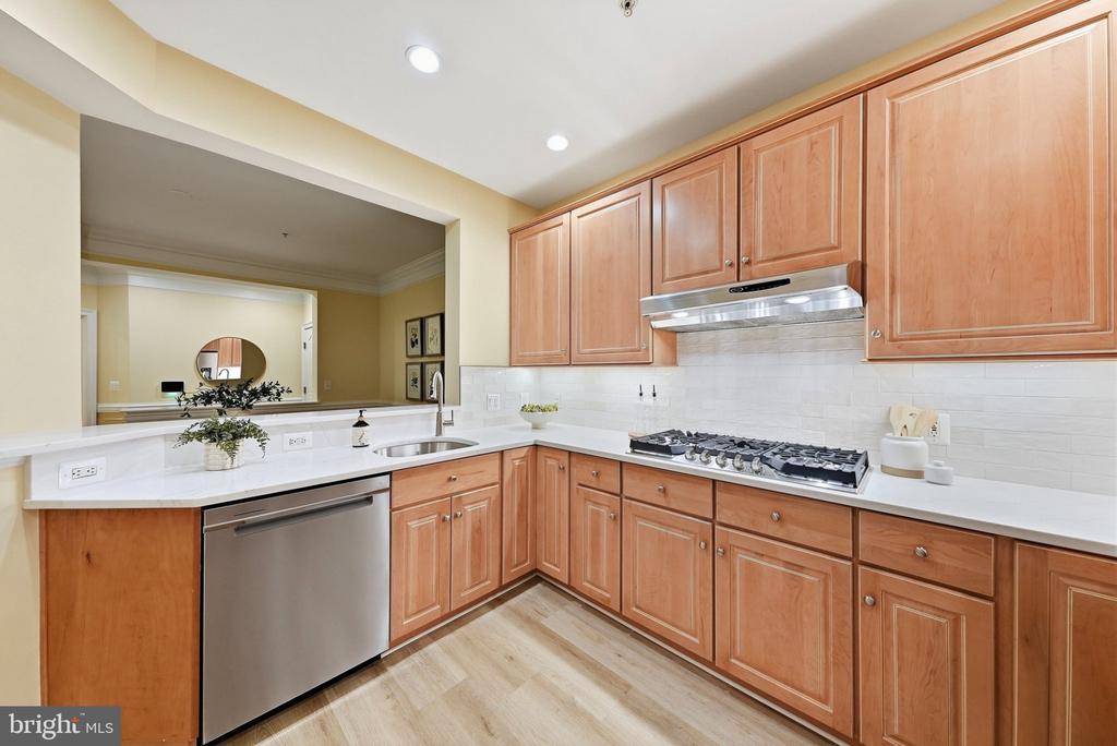 1781 CHAIN BRIDGE ROAD Unit: 101