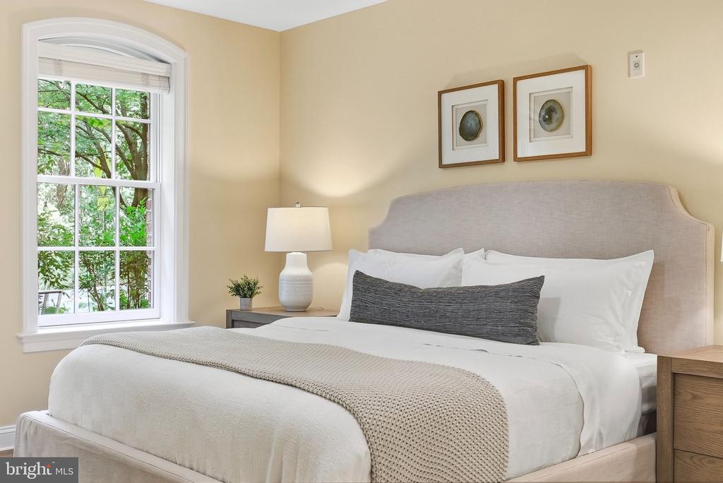 1781 CHAIN BRIDGE ROAD Unit: 101