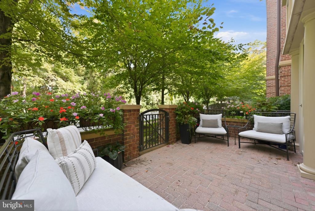 1781 CHAIN BRIDGE ROAD Unit: 101