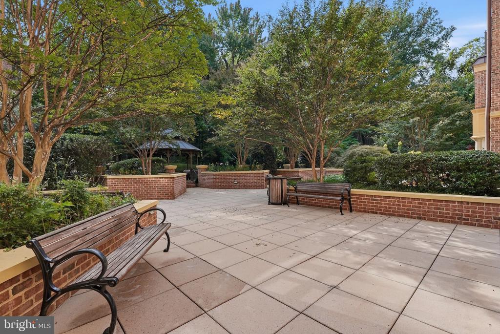 1781 CHAIN BRIDGE ROAD Unit: 101