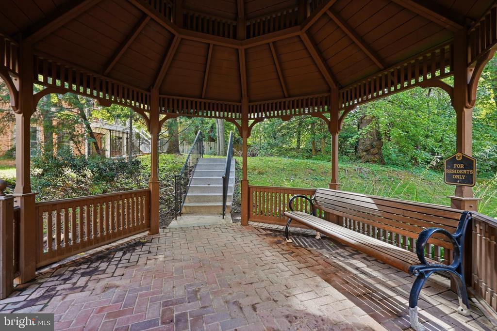 1781 CHAIN BRIDGE ROAD Unit: 101