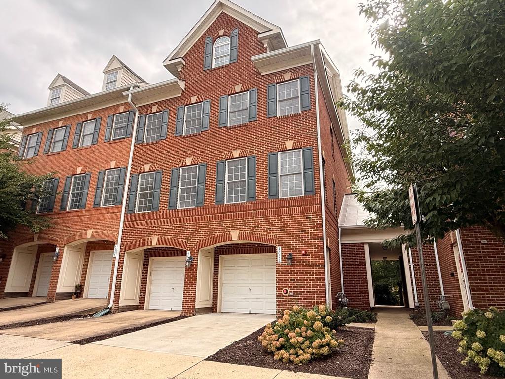 4611 HUMMINGBIRD LANE Unit: 107