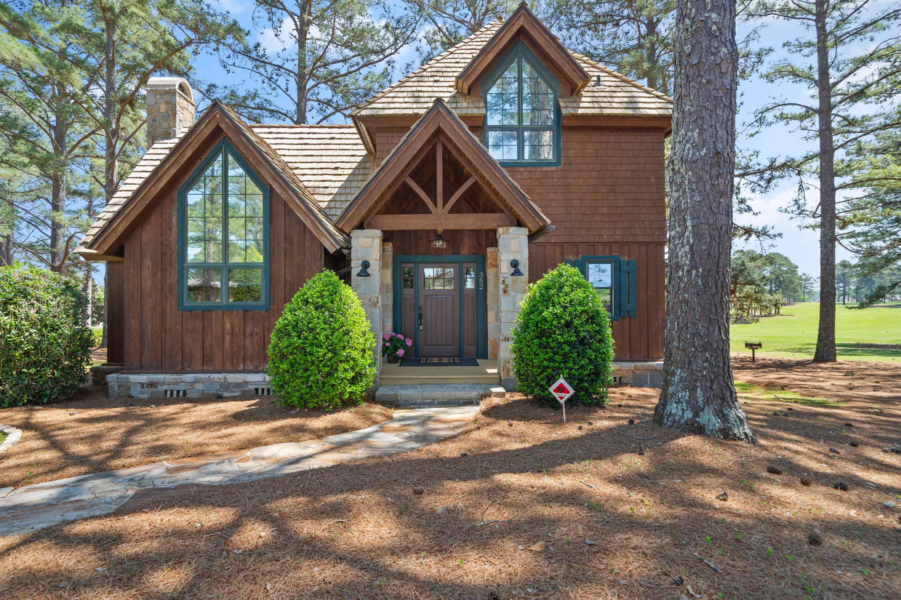 352 CUSCOWILLA DRIVE