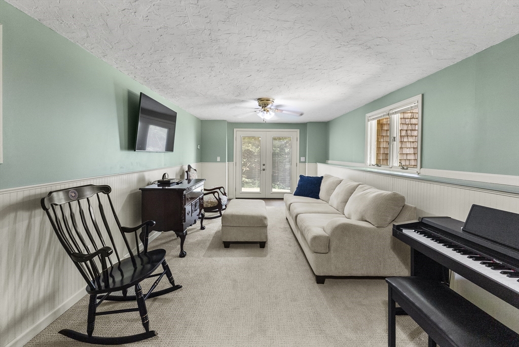 33 Old Mill Ln