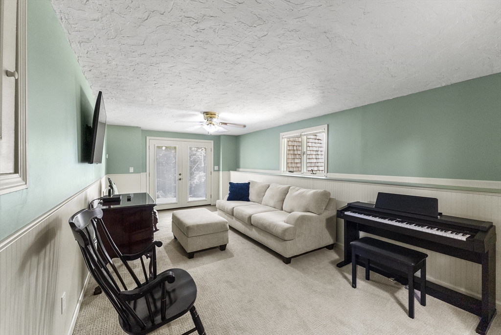 33 Old Mill Ln