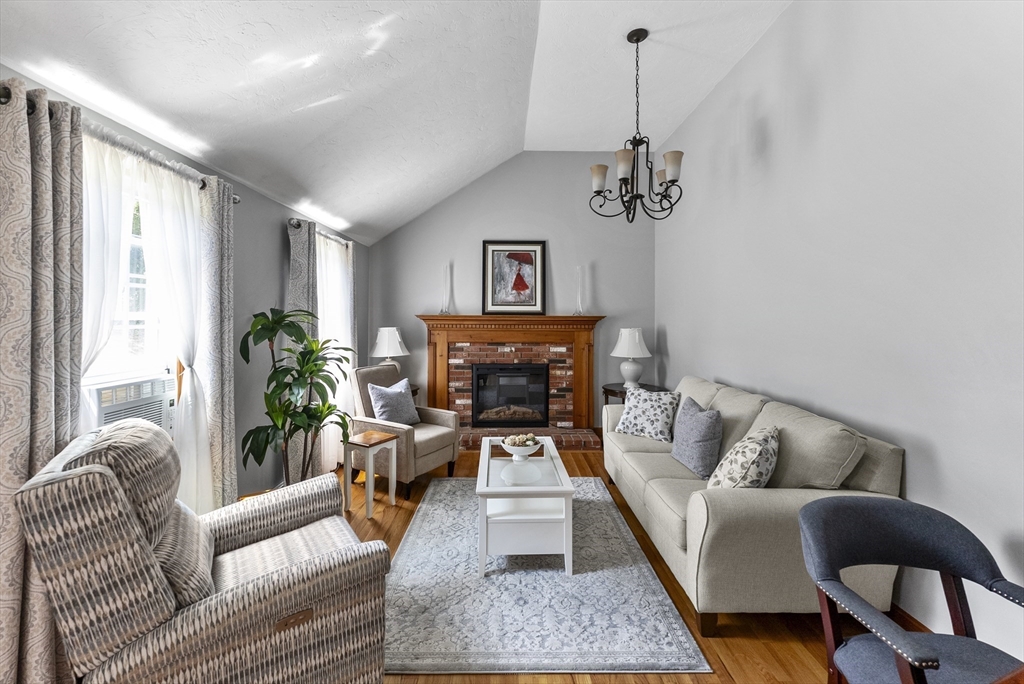 33 Old Mill Ln