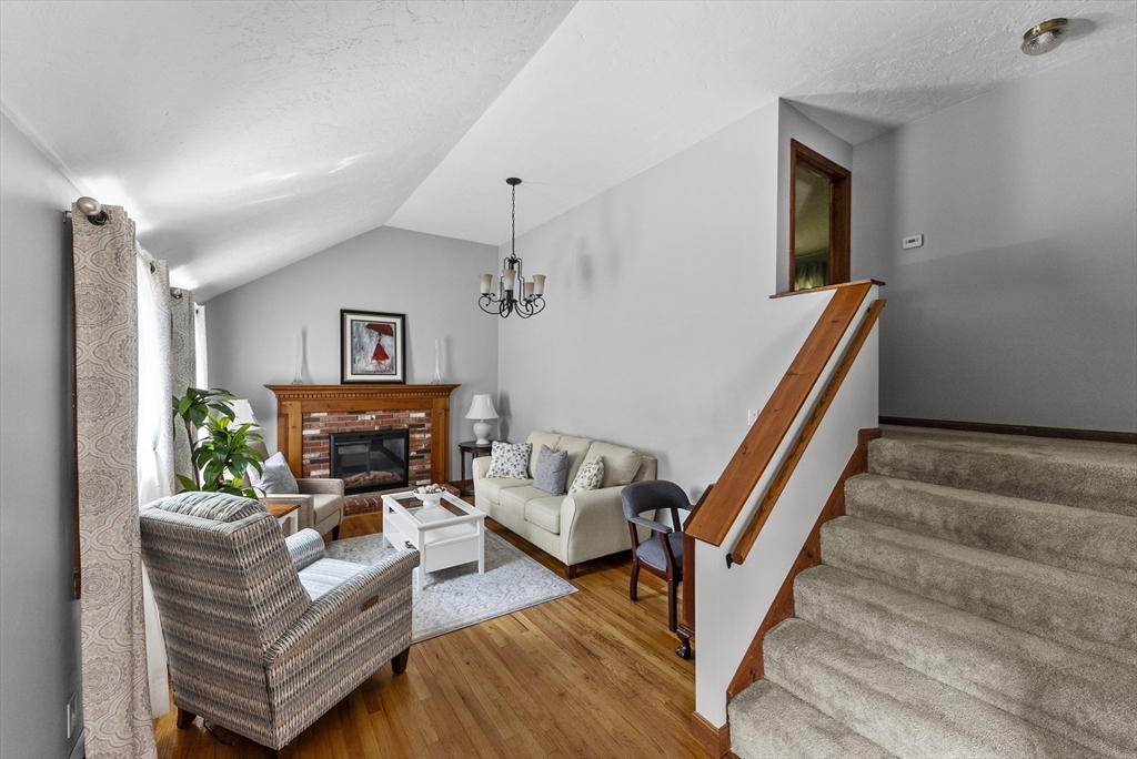 33 Old Mill Ln