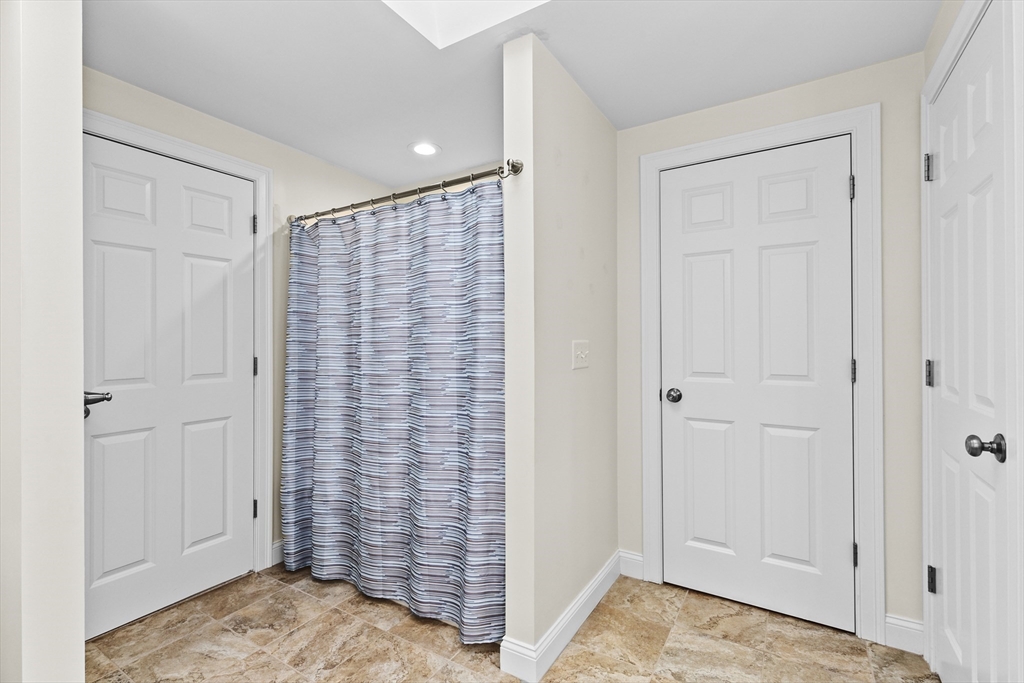 156 Settlers Ln