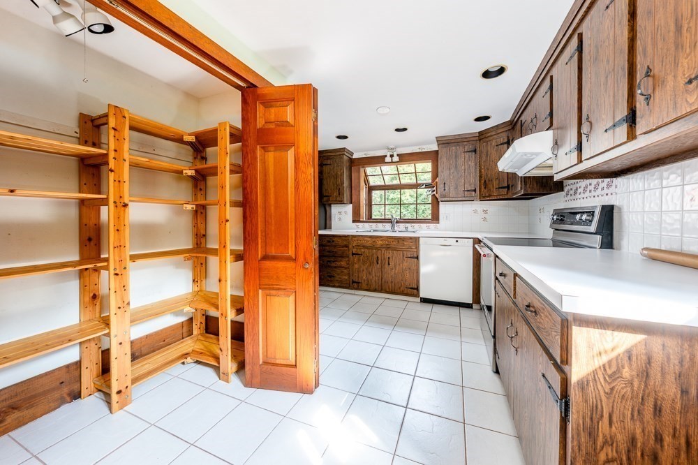 394 Quaker Meeting House Rd