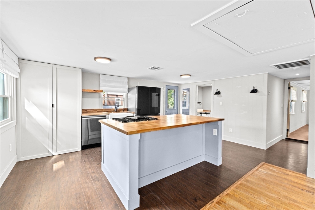 10 Lake Shore Avenue