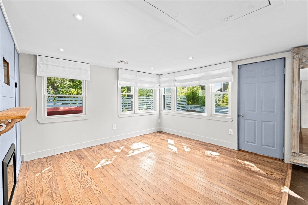 10 Lake Shore Avenue
