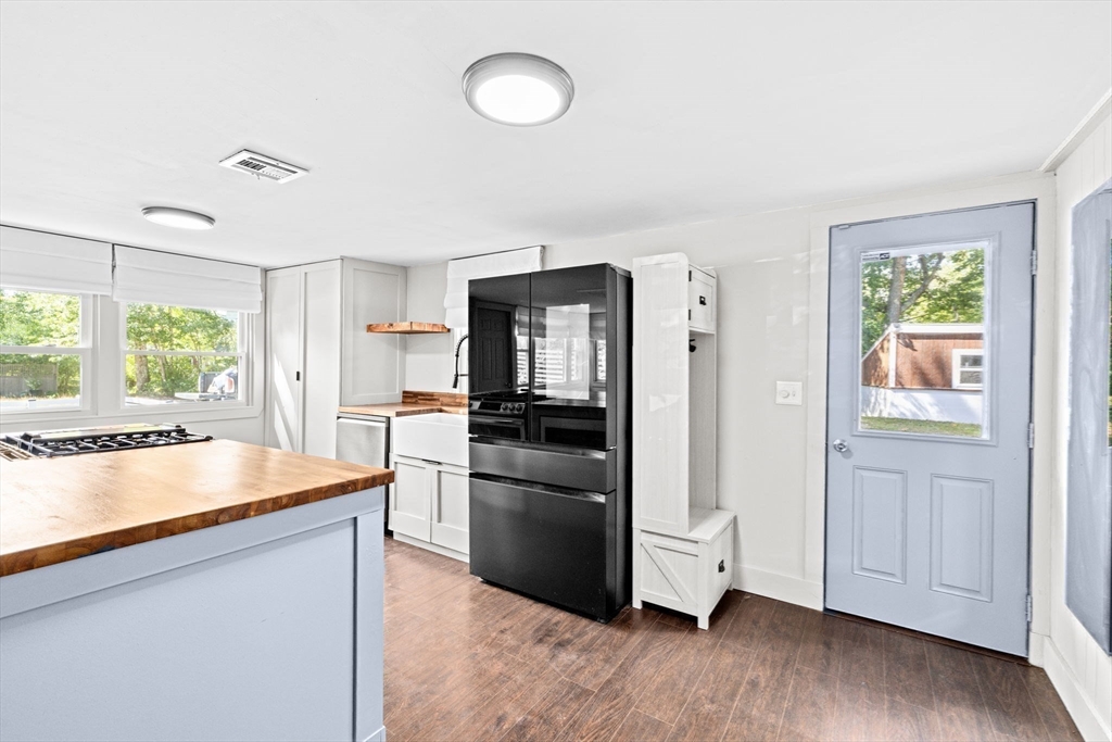 10 Lake Shore Avenue