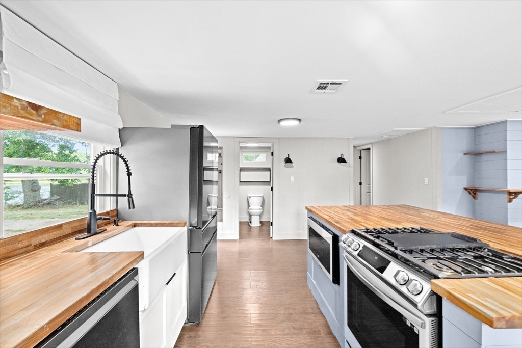 10 Lake Shore Avenue