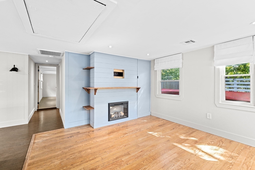 10 Lake Shore Avenue
