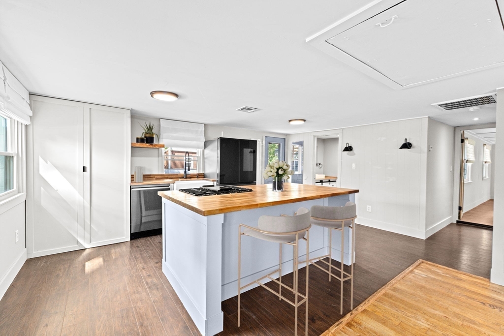 10 Lake Shore Avenue
