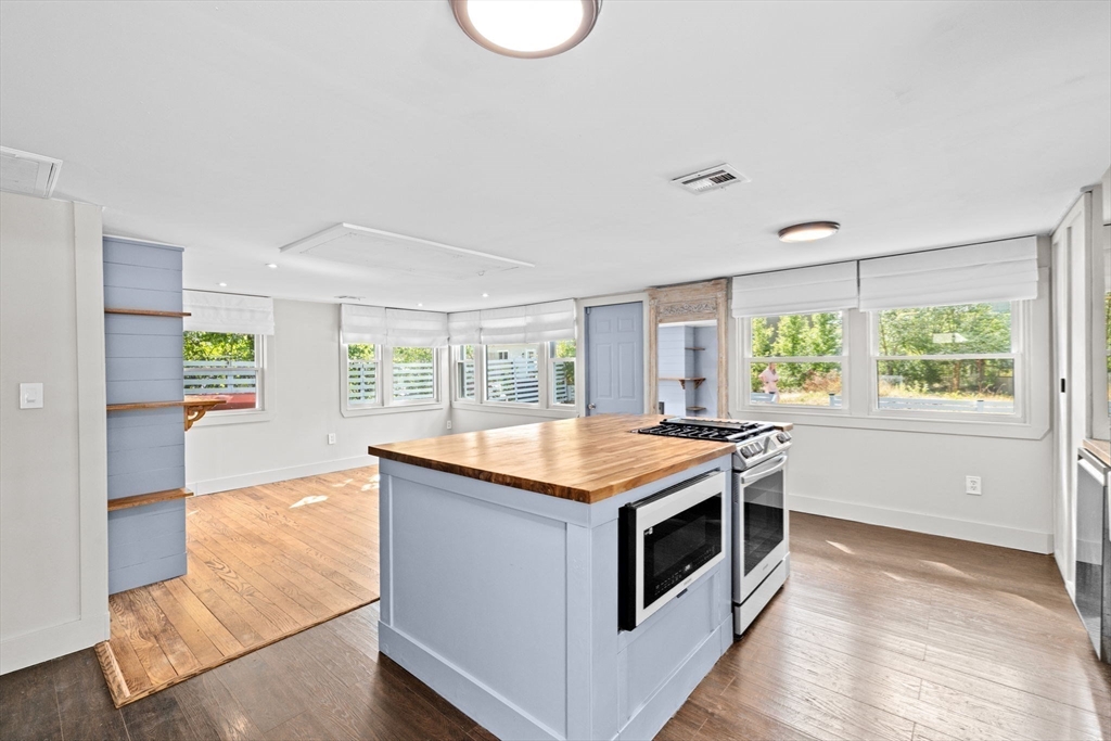 10 Lake Shore Avenue