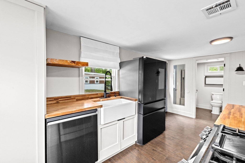 10 Lake Shore Avenue