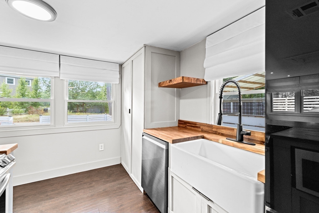 10 Lake Shore Avenue