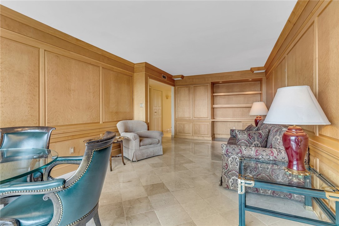 111 Grandview Ave 1203