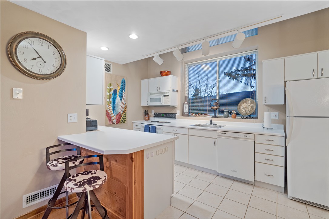 8061 Meadowridge Drive