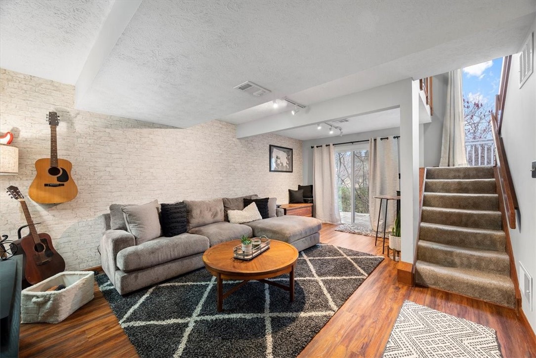 2633 Hunters Point Drive