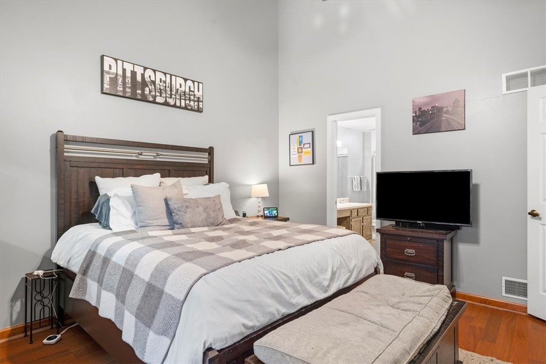 2633 Hunters Point Drive