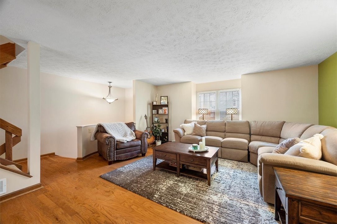 2633 Hunters Point Drive