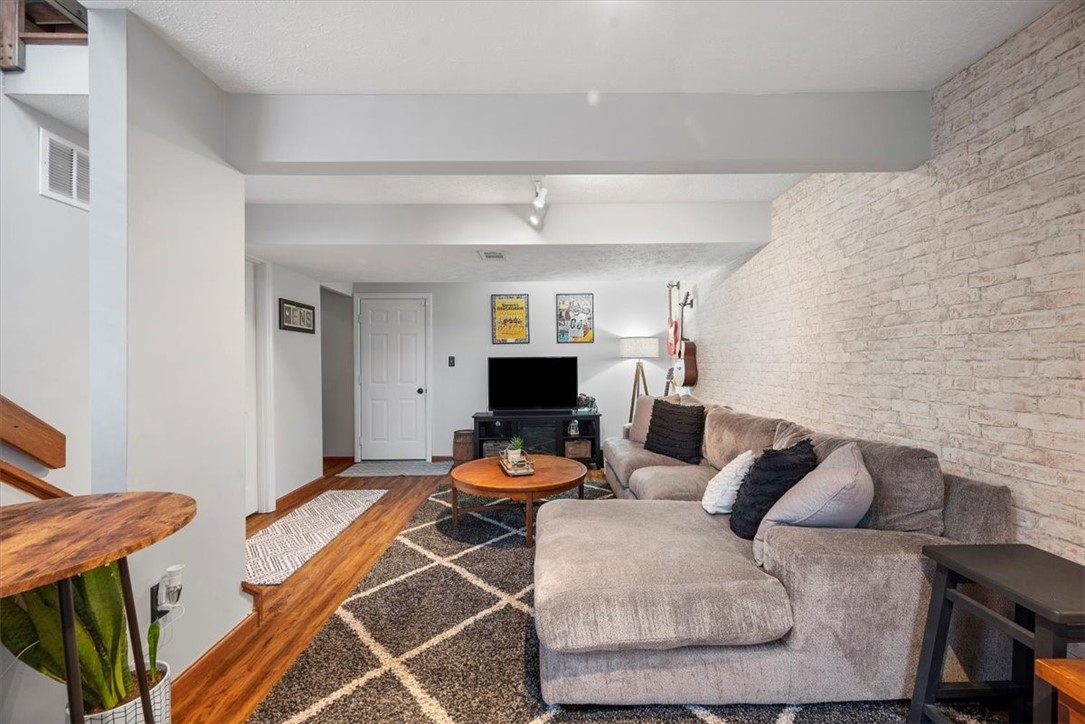 2633 Hunters Point Drive