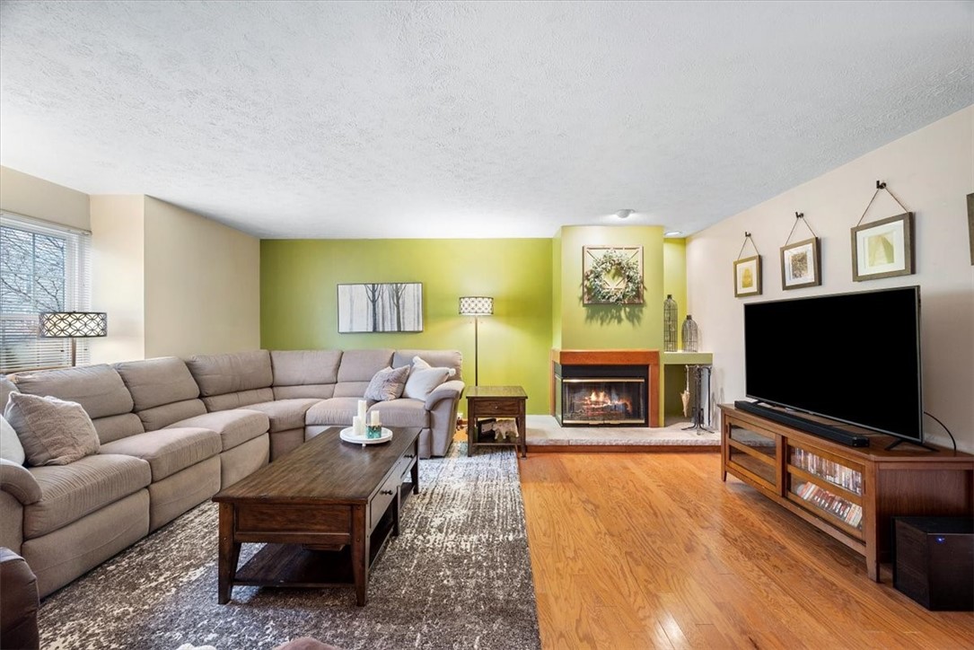 2633 Hunters Point Drive